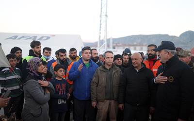 Millî Savunma Bakanı Hulusi Akar  ve Sağlık Bakanı Fahrettin Koca Antakya ve Altınözü’ndeki Çalışmaları İnceledi, Vatandaşlarla Bir Araya Geldi